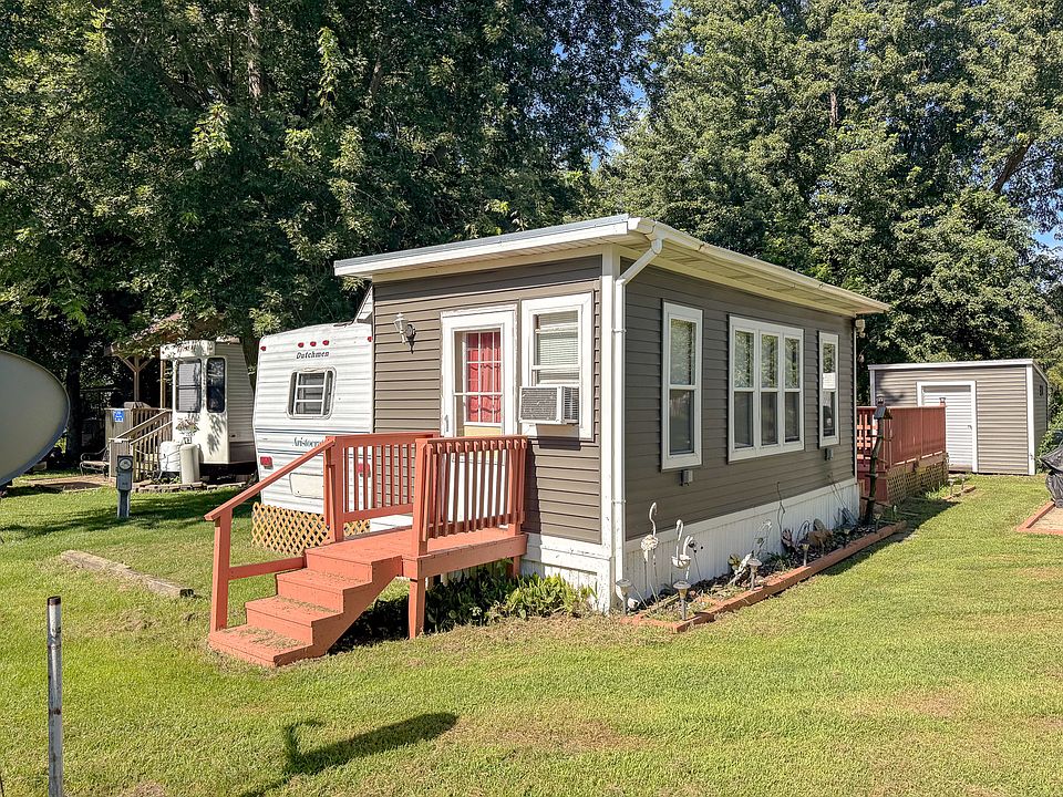 1st image of 9/219 Woodhaven Dr E