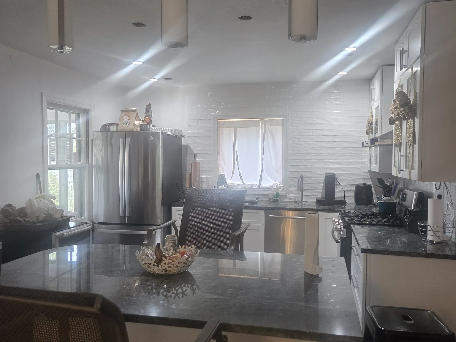 5 bed, $4,137 — Photo 1