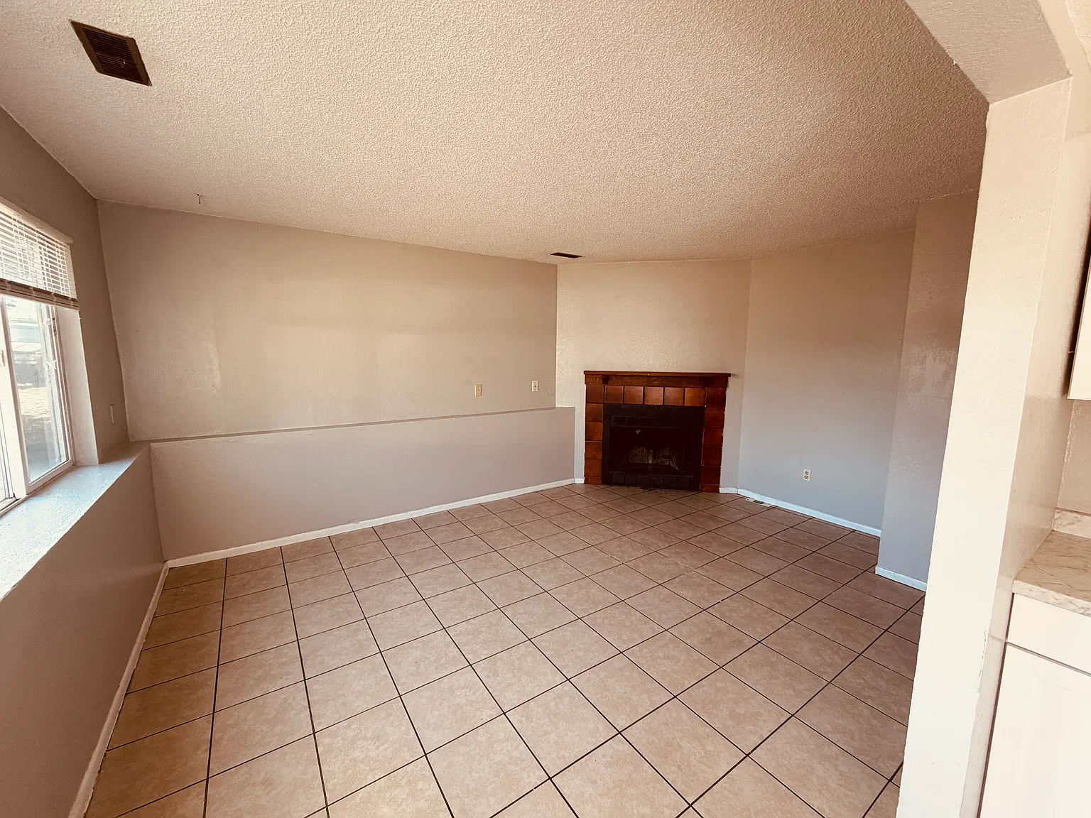 2 bed, 850 sqft, $1,249 — Photo 2