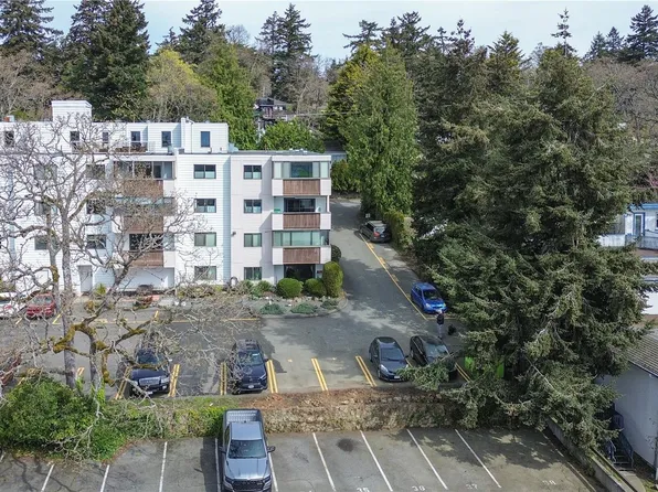 614 Fernhill Pl #404, Esquimalt, BC V9A 4Z1