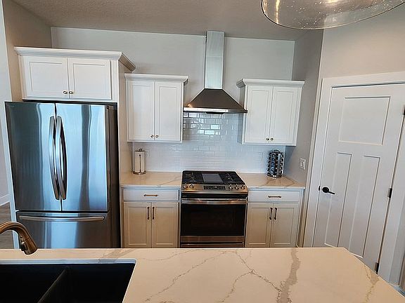3rd image of 895 Harrington Way
