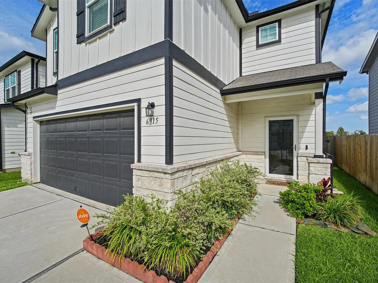 4 bed, 2.5 bath, 1668 sqft, $2,250 — Photo 3