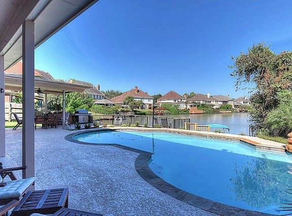 3rd image of 231 Kingfisher Dr