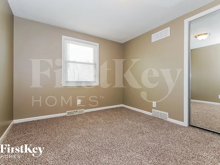 5042 N Bellaire Ave — Photo 16