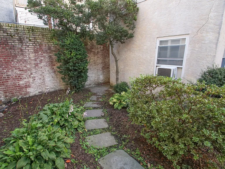 1616 Pine St — Photo 13