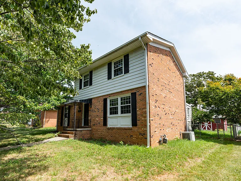 921 Dogwood Cir — Photo 25