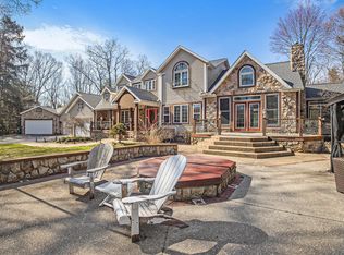 2051 Hyde Park Rd, Muskegon, MI 49445