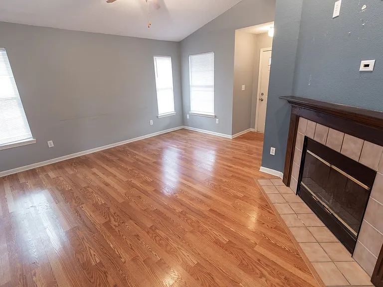 11968 Locus Ln — Photo 2