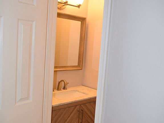 5th image of 4386 Overlook Dr