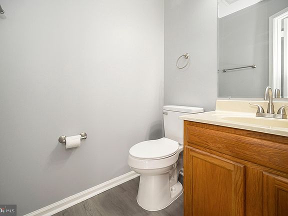 4th image of 302 Castlebury Ct