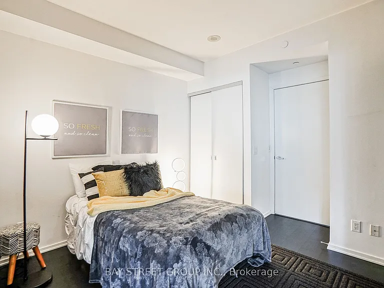 1 Bloor St E #505 — Photo 17