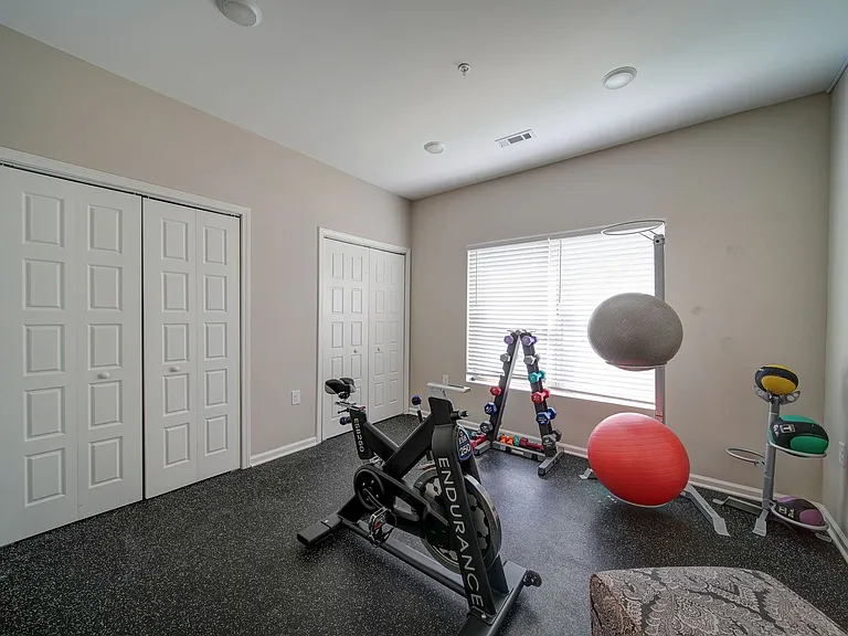 Hyde Glen Apartments — Photo 16