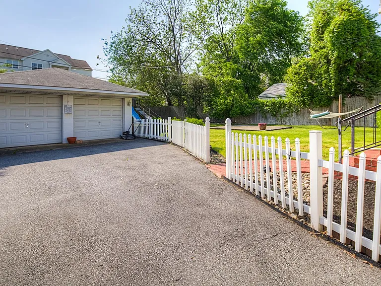124 Tyre Ave — Photo 15