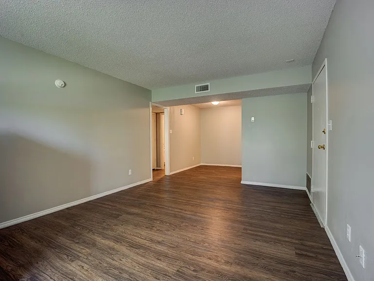 Ramsey Square Apartments — Photo 18
