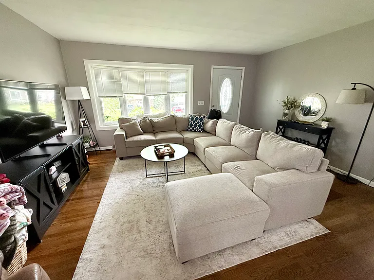 105 Chestnut Heights Dr — Photo 1