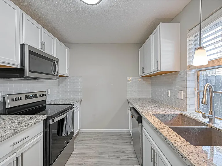 22622 John Rolfe Ln — Photo 7