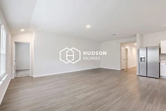 4 bed, 2.0 bath, 1763 sqft, $1,725 — Photo 2