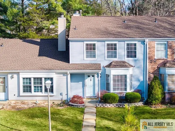 15 Excalibur Ct, Old Bridge, NJ 08857