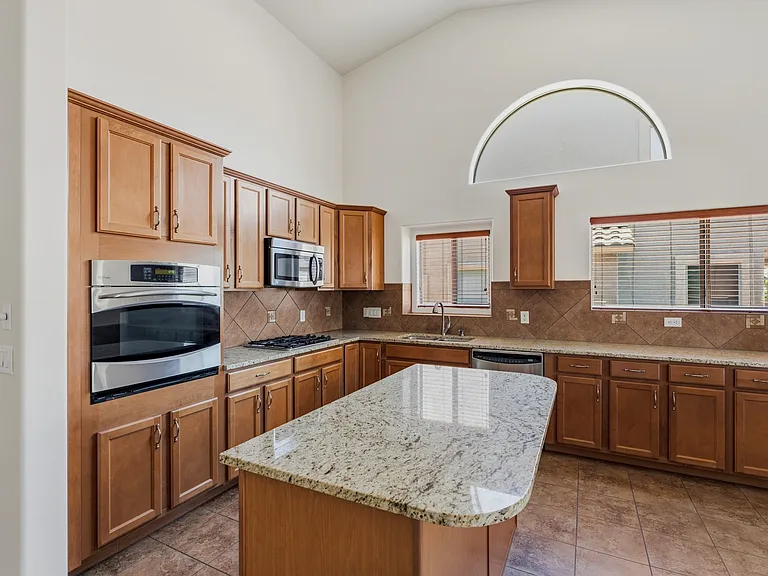 677 W Pizzicato Ln — Photo 37