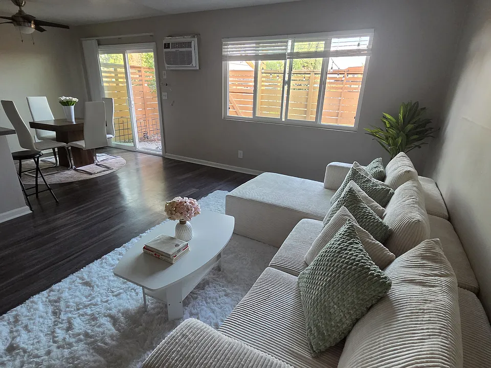124 N Tustin Ave