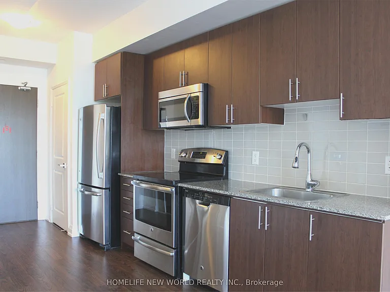 7161 Yonge St #429 — Photo 8