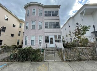 7 Shawmut St, Worcester, MA 01609