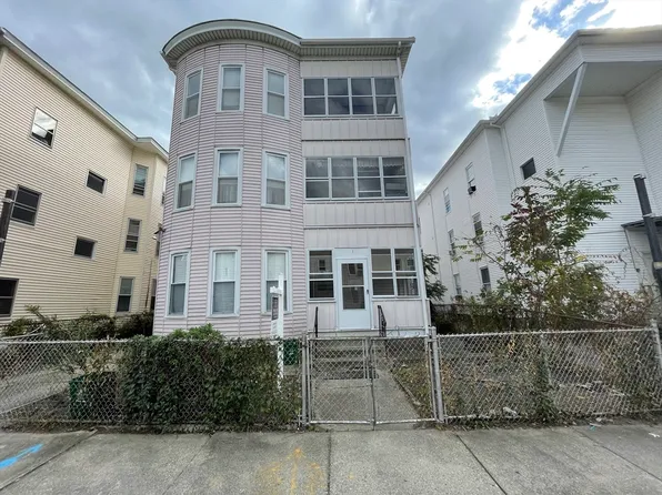 7 Shawmut St, Worcester, MA 01609