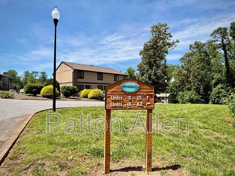 2 bed, 1.5 bath, 1024 sqft, $1,375 — Photo 2