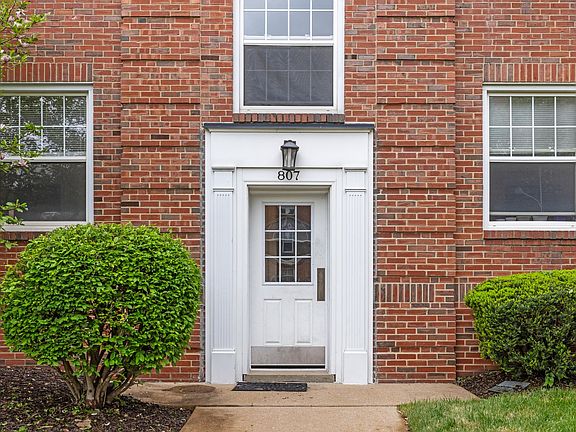 2nd image of 811 Westwood Dr #805-2W
