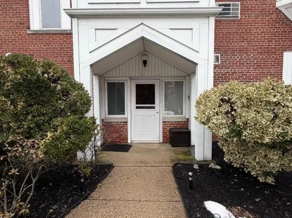 520 Turnpike Tpke #C-111, Pompton Plains, NJ 07444