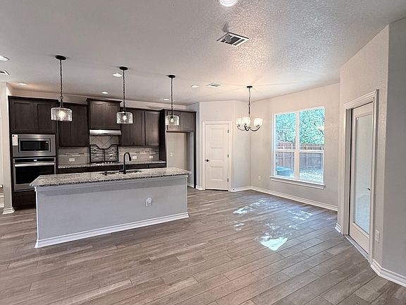 5th image of 8803 Kallison Arbor