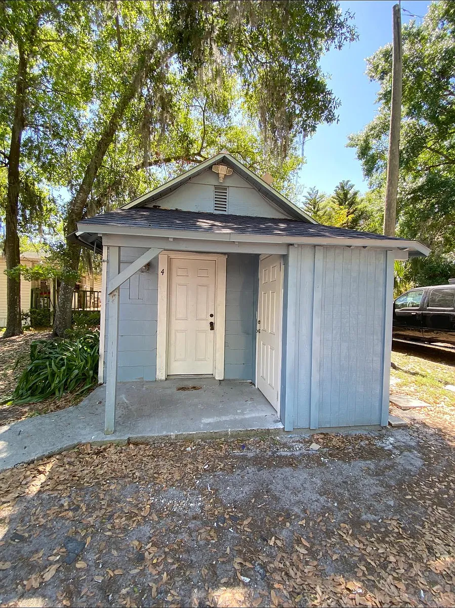 Building Photo - 220 N Beaumont Ave #4