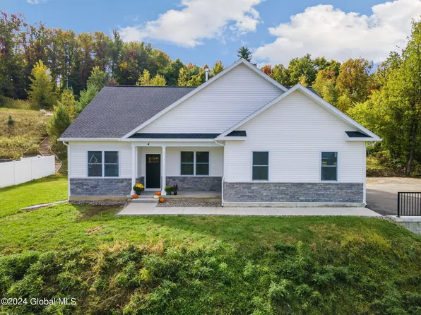 4 Crimson Circle, Troy, NY 12180
