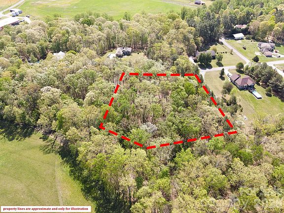 3rd image of 3805 Plantation Dr