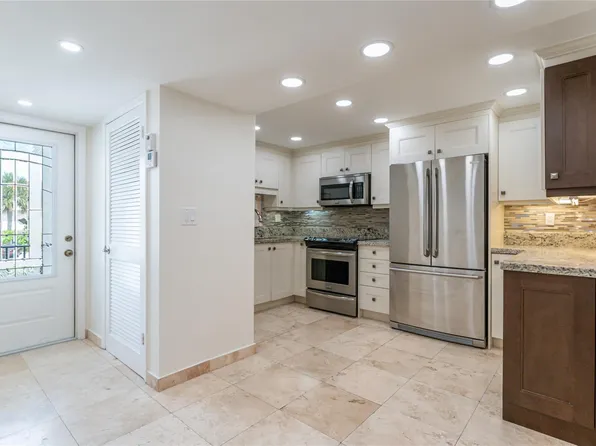 711 S Hollybrook Drive #201, Pembroke Pines, FL 33025