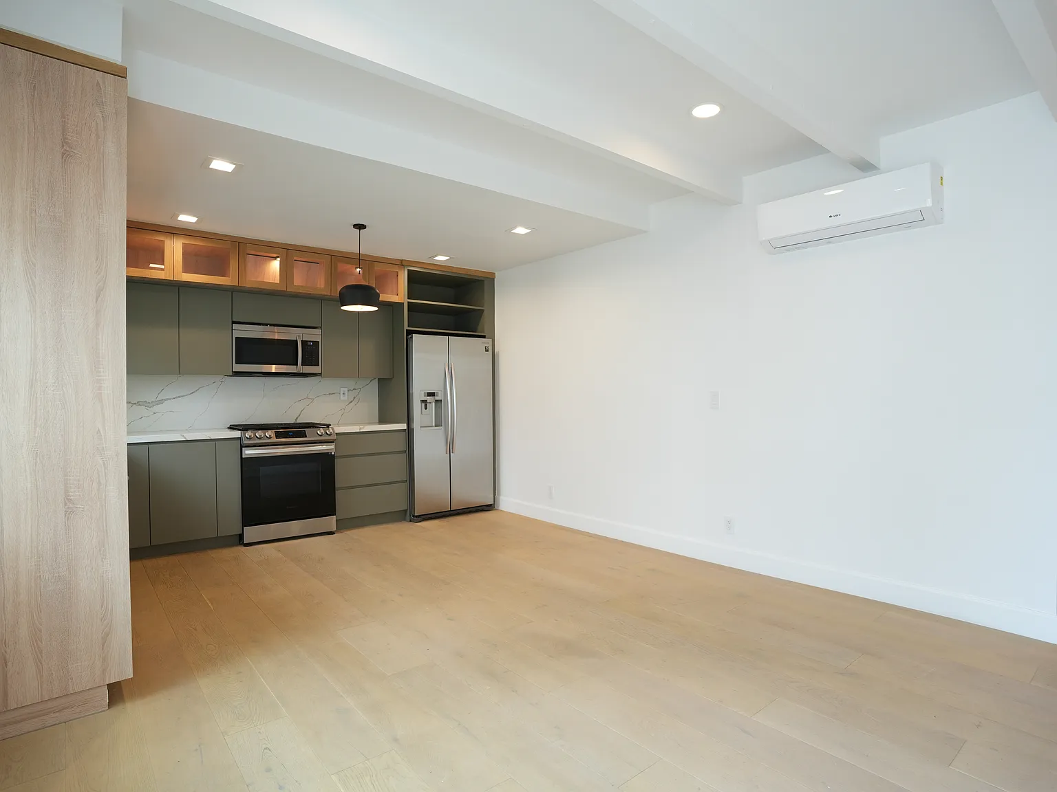 2135 N Lincoln Street Unit B, Burbank, CA 91504 — Photo 4
