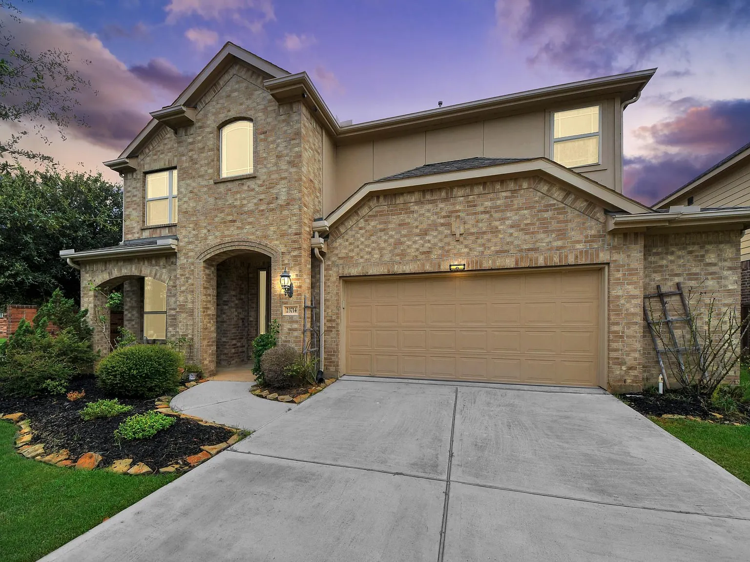 4 bed, 2.5 bath, 2909 sqft, $2,975 — Photo 1