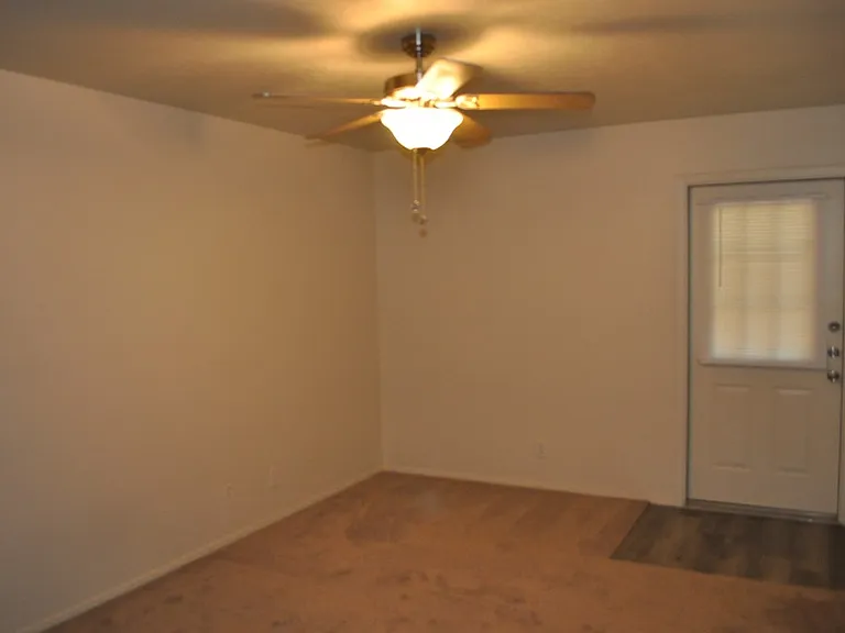 105 W Trailmoor Dr #3 — Photo 4