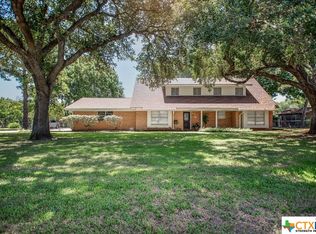 205 Yucca Dr, Victoria, TX 77904