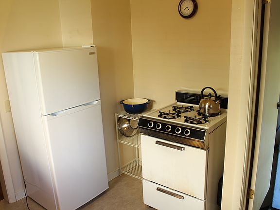 Kitchen Fridge and Oven