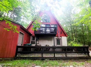 100 Algonquin Rd, Shohola, PA 18458