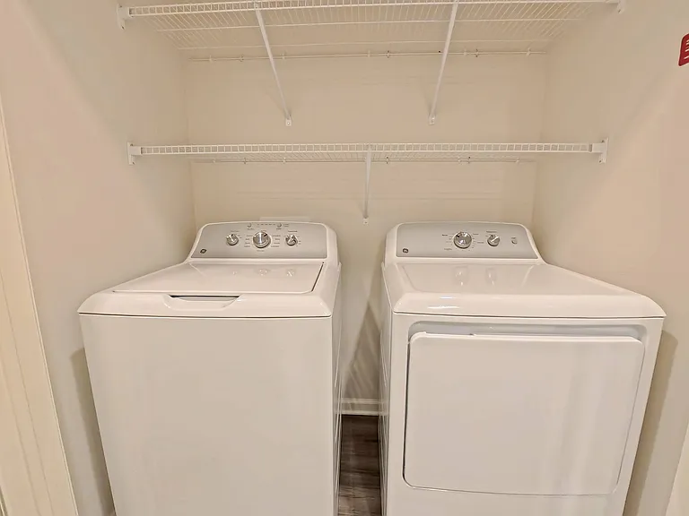 Washer & Dryer Included