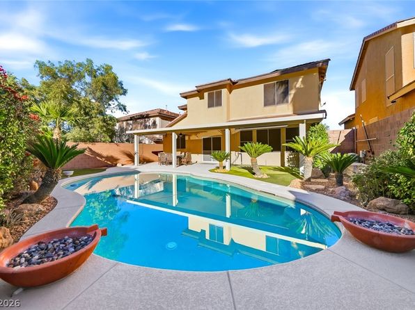 1129 Dunrobin Garden St