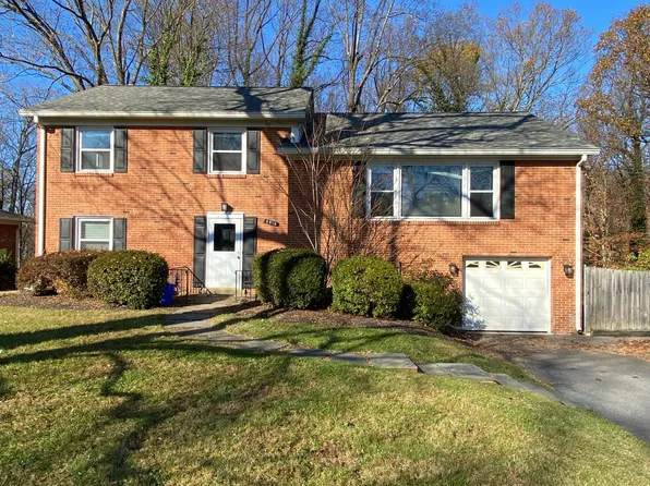 6915 Wilson Ln, Bethesda, MD 20817