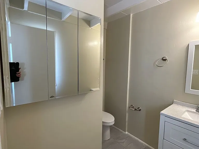 203-209 E Acacia Ave — Photo 16