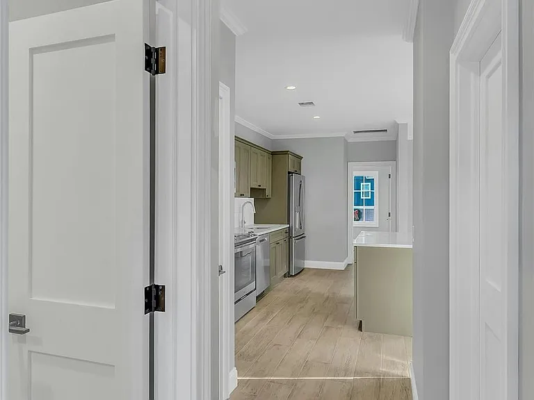 156 W Broadway #3 — Photo 3