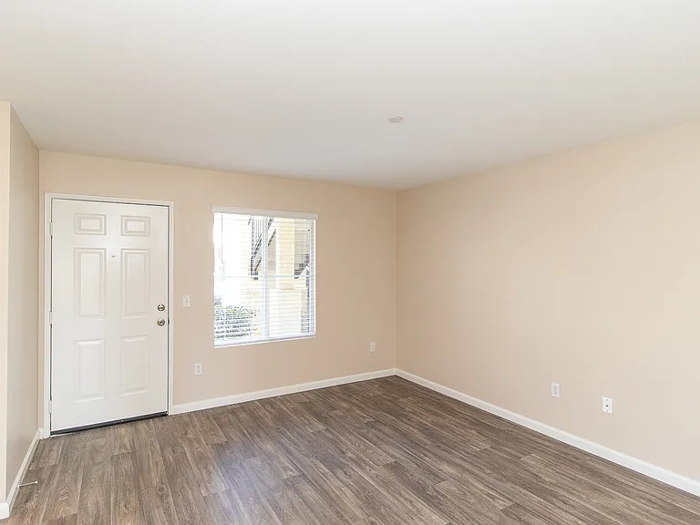 Sunny Creek Apartments — Photo 12