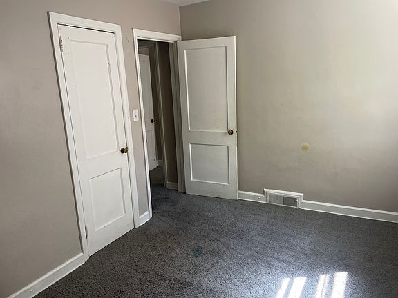 4th image of 1105 Julian St