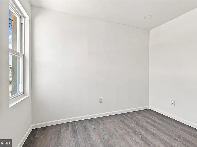 2435 Fitzgerald St — Photo 10