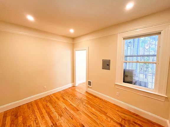 4th image of 28-32 Ringold St #32A